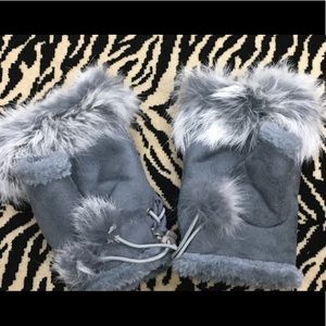 •Grey Rabbit Fur Gloves